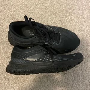 Black brooks - size 6 good condition gently worn